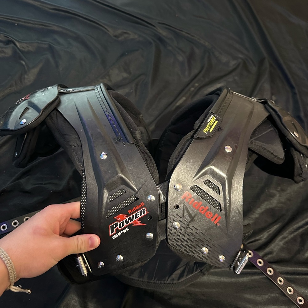 Riddell Black Football Shoulder Pads - Picture 2 of 3